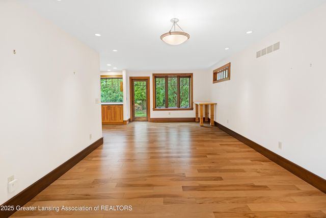 1000 Fox Hills Drive, East Lansing, MI 48823