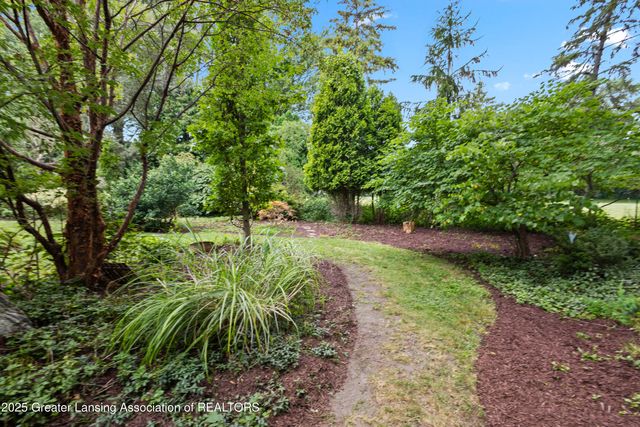 1000 Fox Hills Drive, East Lansing, MI 48823