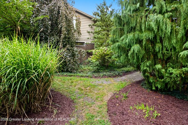 1000 Fox Hills Drive, East Lansing, MI 48823