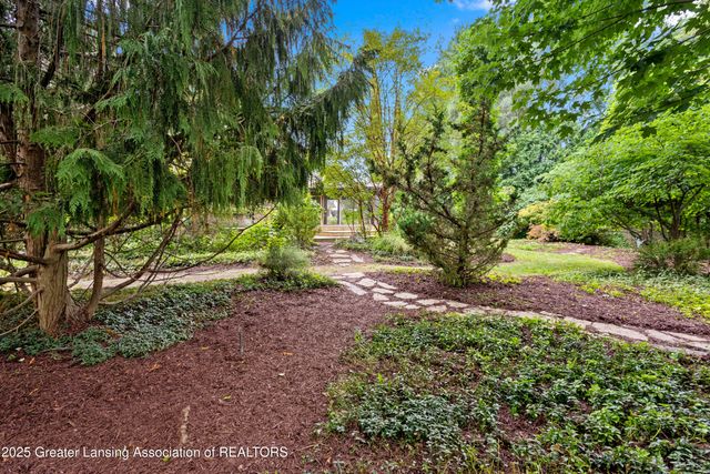 1000 Fox Hills Drive, East Lansing, MI 48823