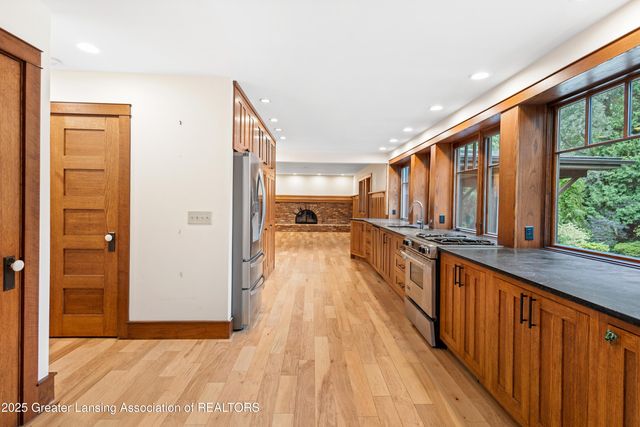 1000 Fox Hills Drive, East Lansing, MI 48823