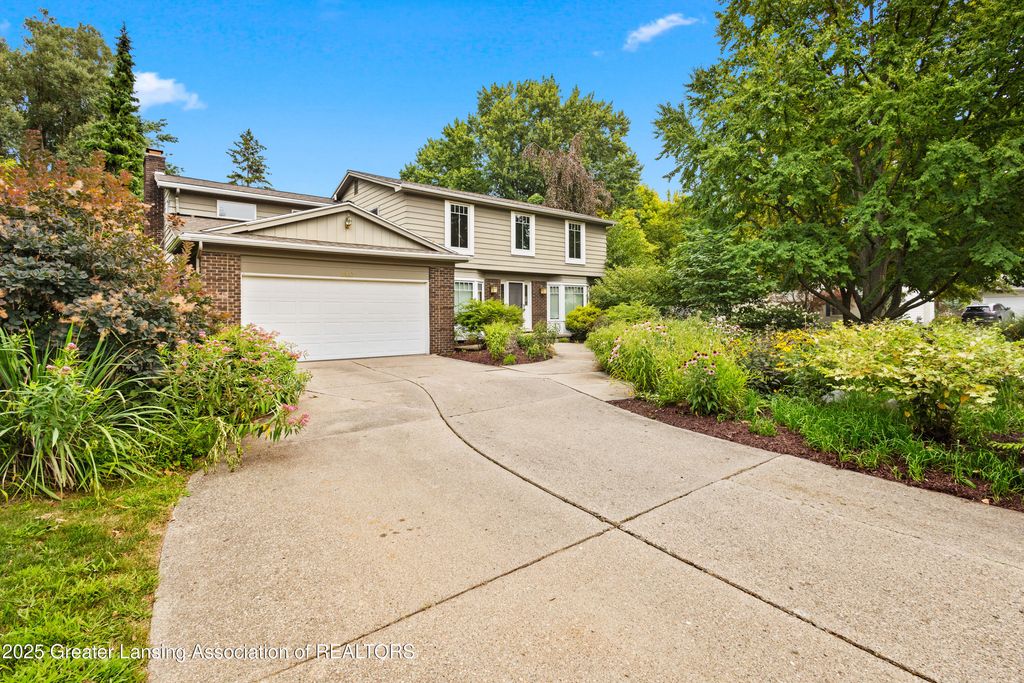 1000 Fox Hills Drive, East Lansing, MI 48823