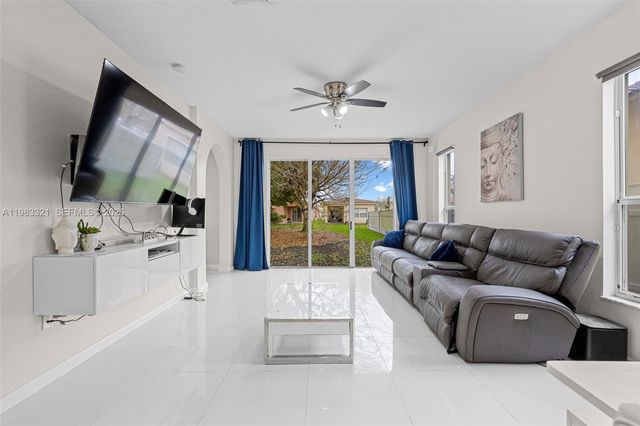 3760 NE 10th St, Homestead, FL 33033