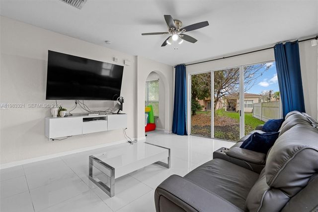 3760 NE 10th St, Homestead, FL 33033