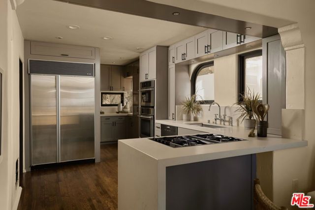 7939 Hillside Avenue, Los Angeles, CA 90046