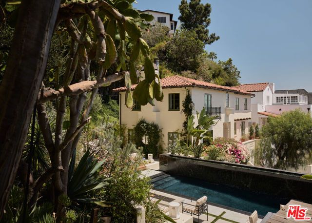7939 Hillside Avenue, Los Angeles, CA 90046