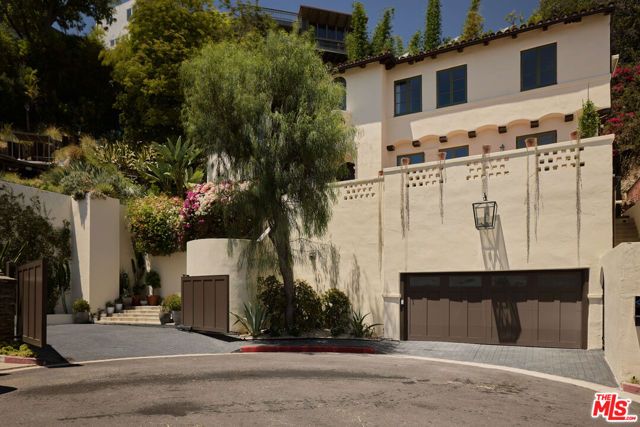 7939 Hillside Avenue, Los Angeles, CA 90046