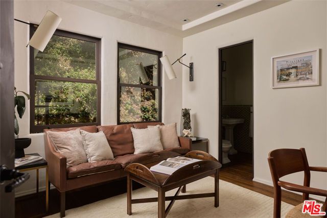 7939 Hillside Avenue, Los Angeles, CA 90046