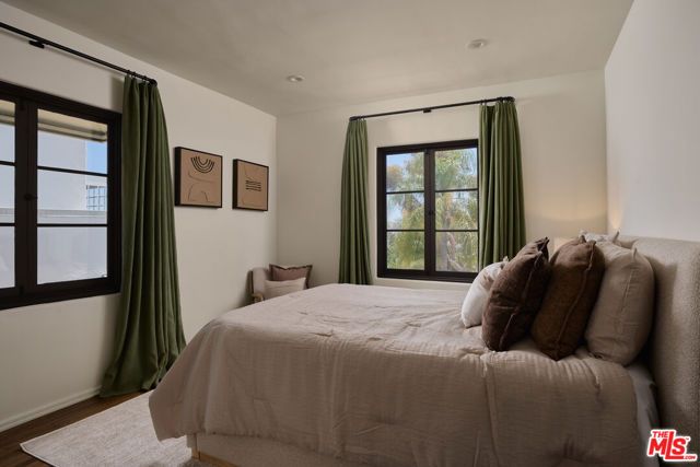 7939 Hillside Avenue, Los Angeles, CA 90046