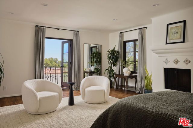 7939 Hillside Avenue, Los Angeles, CA 90046