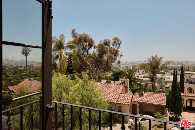 7939 Hillside Avenue, Los Angeles, CA 90046
