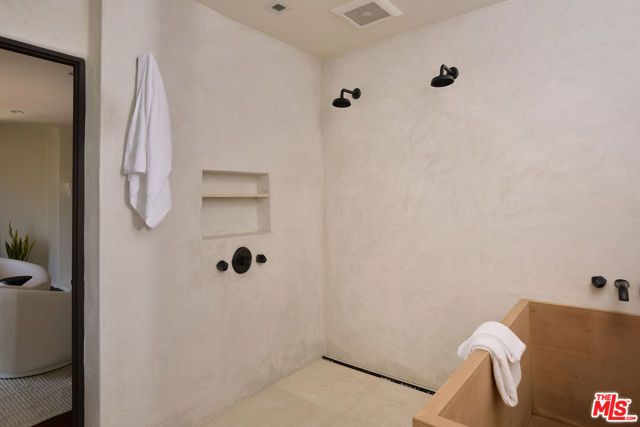 7939 Hillside Avenue, Los Angeles, CA 90046