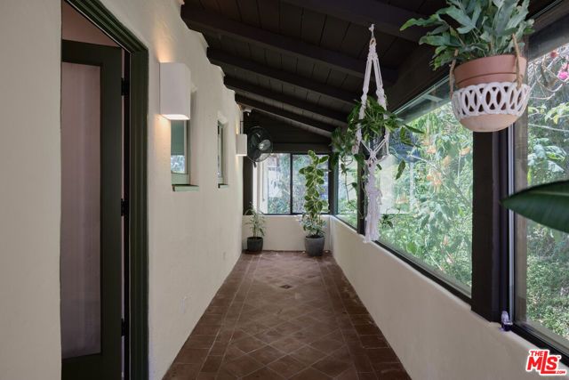 7939 Hillside Avenue, Los Angeles, CA 90046