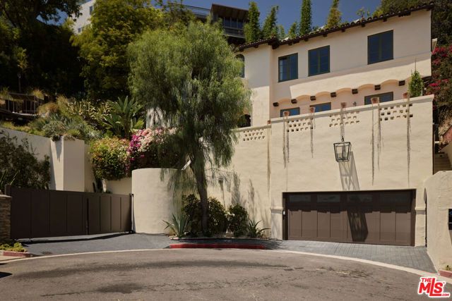 7939 Hillside Avenue, Los Angeles, CA 90046