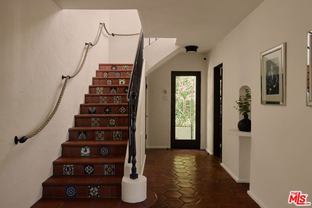 7939 Hillside Avenue, Los Angeles, CA 90046