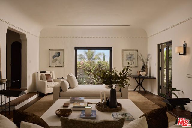 7939 Hillside Avenue, Los Angeles, CA 90046