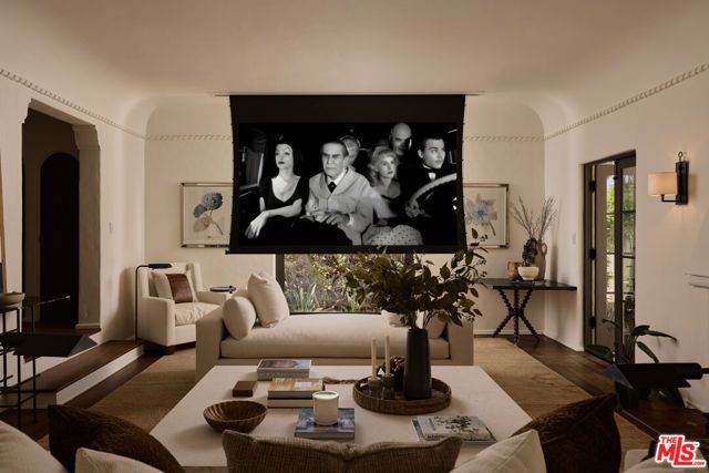7939 Hillside Avenue, Los Angeles, CA 90046