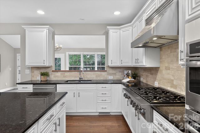 6017 Autumn Blossom Lane, Waxhaw, NC 28173