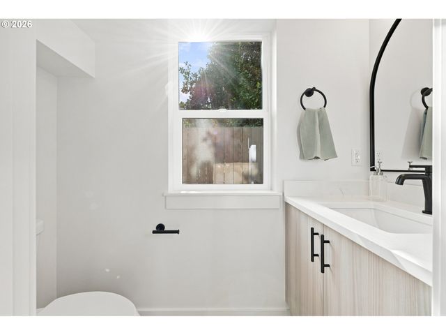 6019 Se TENINO St, Portland, OR 97206