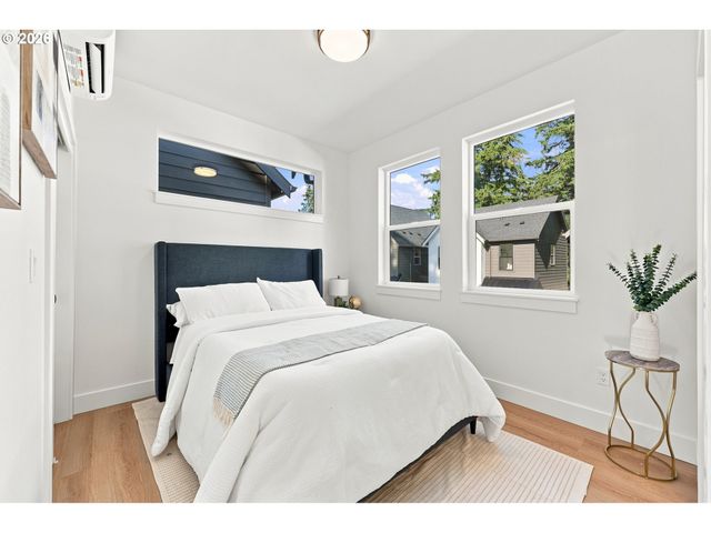 6019 Se TENINO St, Portland, OR 97206