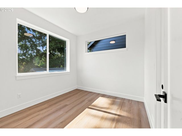 6019 Se TENINO St, Portland, OR 97206