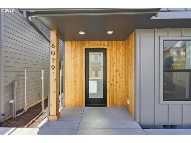 6019 Se TENINO St, Portland, OR 97206