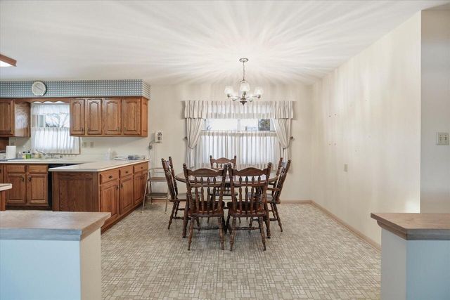 N72W15292 Patio COURT, Menomonee Falls, WI 53051