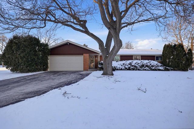 N72W15292 Patio COURT, Menomonee Falls, WI 53051