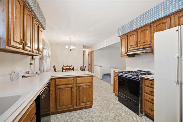 N72W15292 Patio COURT, Menomonee Falls, WI 53051