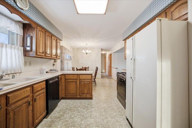 N72W15292 Patio COURT, Menomonee Falls, WI 53051