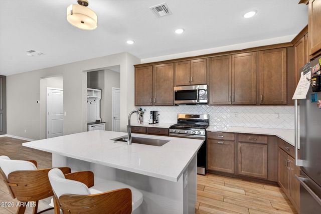 18227 W VOGEL Avenue, Goodyear, AZ 85338