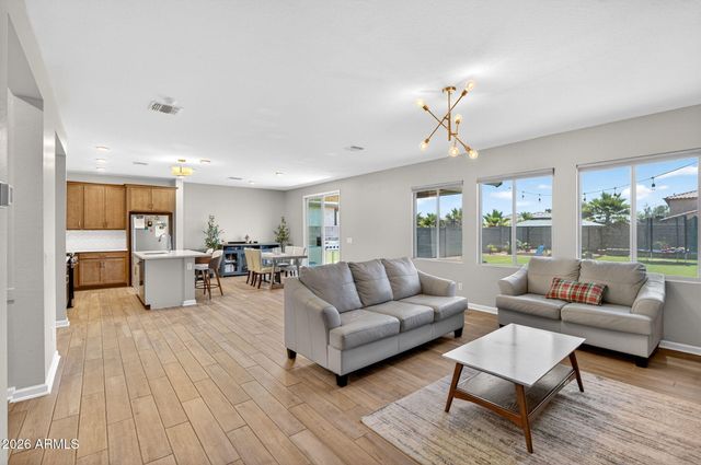 18227 W VOGEL Avenue, Goodyear, AZ 85338