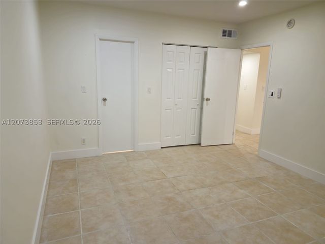 4800 NW 35th St 607, Lauderdale Lakes, FL 33319