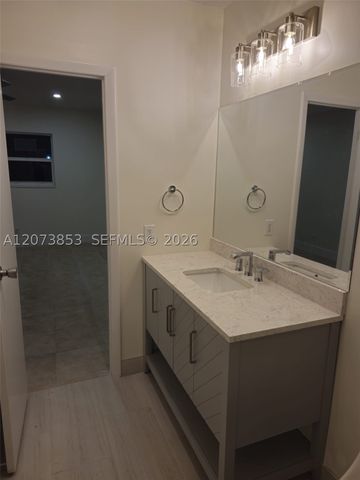 4800 NW 35th St 607, Lauderdale Lakes, FL 33319