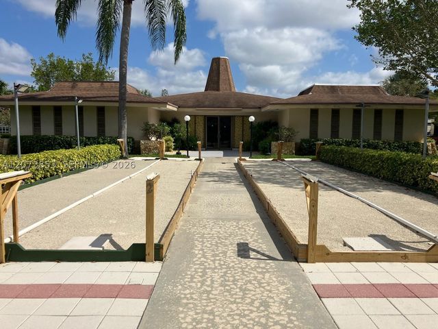 4800 NW 35th St 607, Lauderdale Lakes, FL 33319