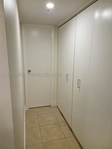 4800 NW 35th St 607, Lauderdale Lakes, FL 33319