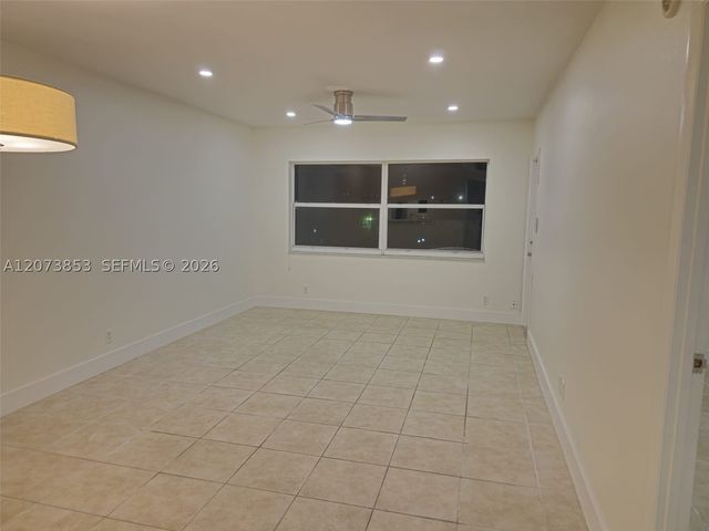 4800 NW 35th St 607, Lauderdale Lakes, FL 33319