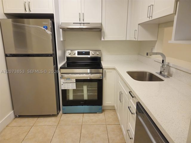 4800 NW 35th St 607, Lauderdale Lakes, FL 33319