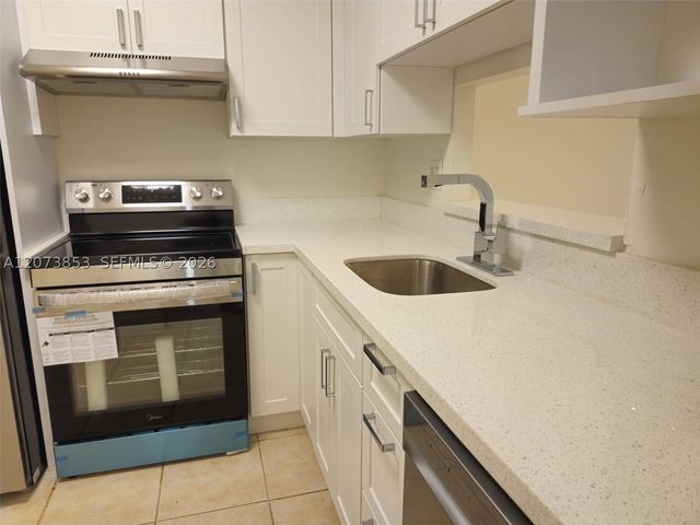 4800 NW 35th St 607, Lauderdale Lakes, FL 33319