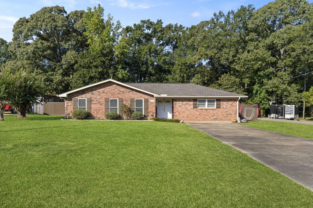 134 Somerset Dr., Hattiesburg, MS 39402