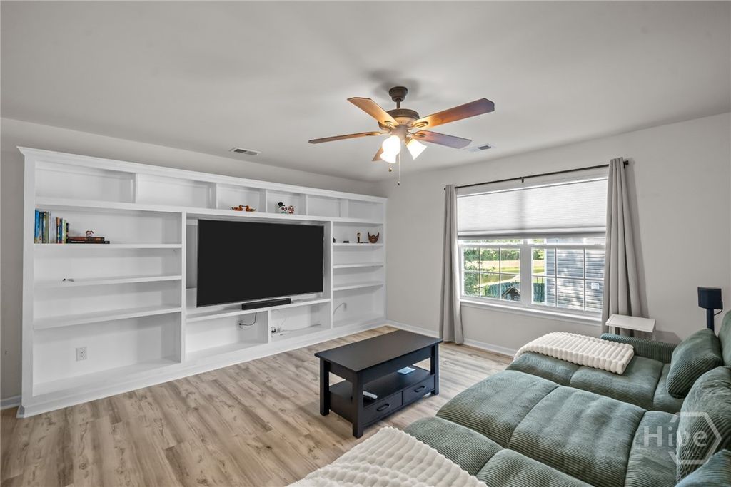 Image 16 of property listing at 105 Sail Maker Lane, Richmond Hill, GA 31324