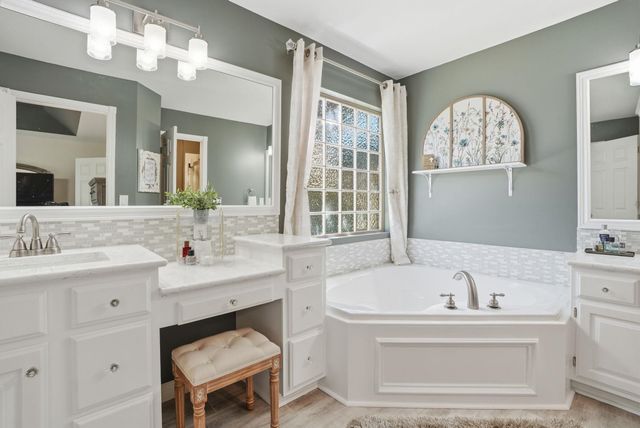 1230 S THREEWOOD, Wichita, KS 67235