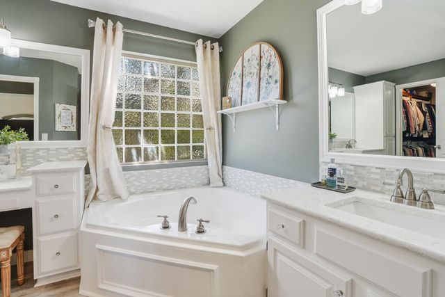 1230 S THREEWOOD, Wichita, KS 67235