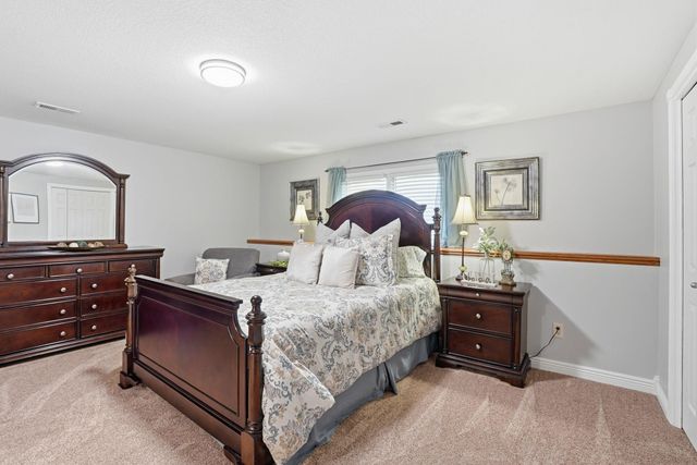 1230 S THREEWOOD, Wichita, KS 67235