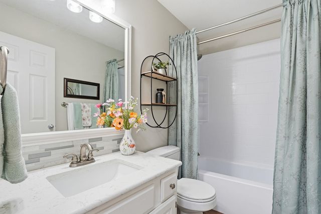 1230 S THREEWOOD, Wichita, KS 67235