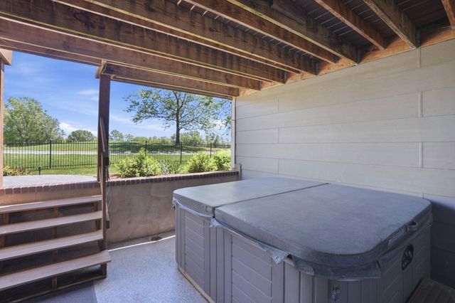 1230 S THREEWOOD, Wichita, KS 67235