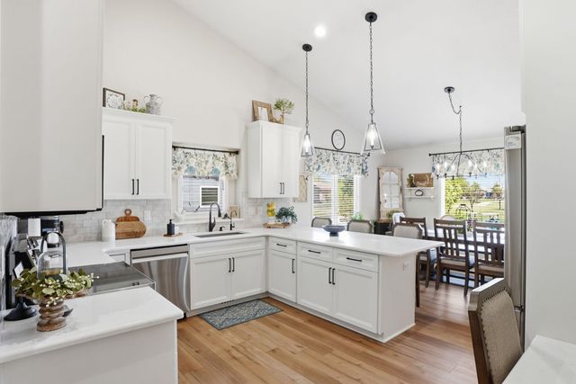 1230 S THREEWOOD, Wichita, KS 67235
