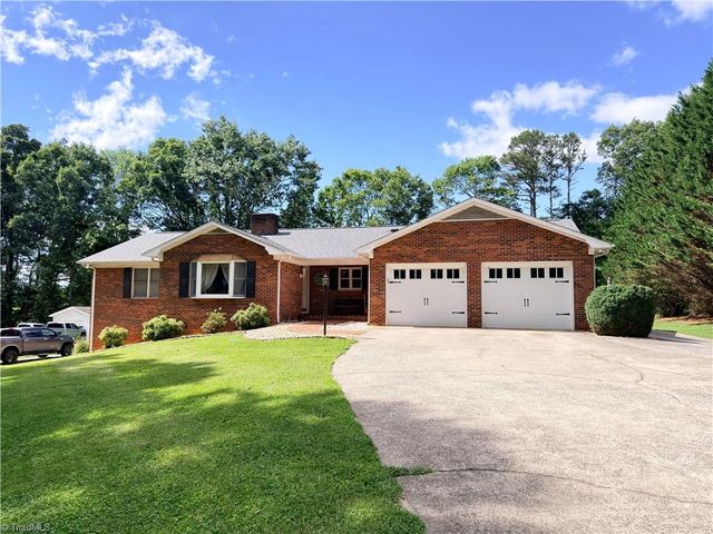 204 Windsor Park Drive, Dobson, NC 27017