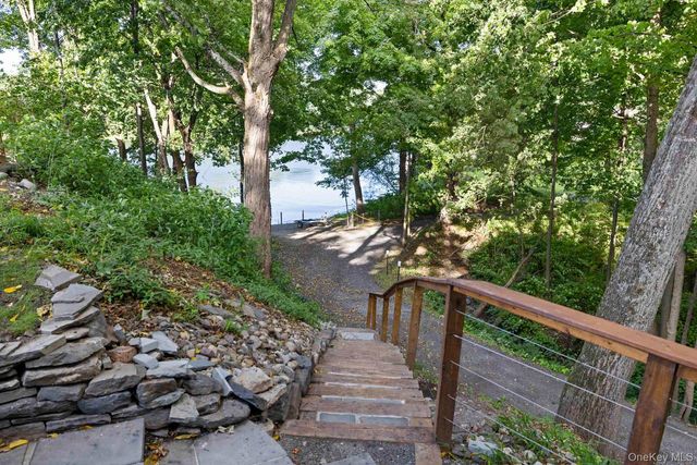190 Leggs Mills Road, Lake Katrine, NY 12449