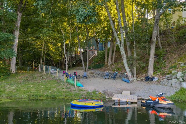 190 Leggs Mills Road, Lake Katrine, NY 12449